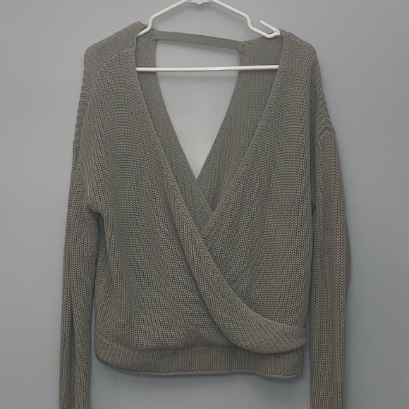 Woman’s top bundle - Picture 3 of 5